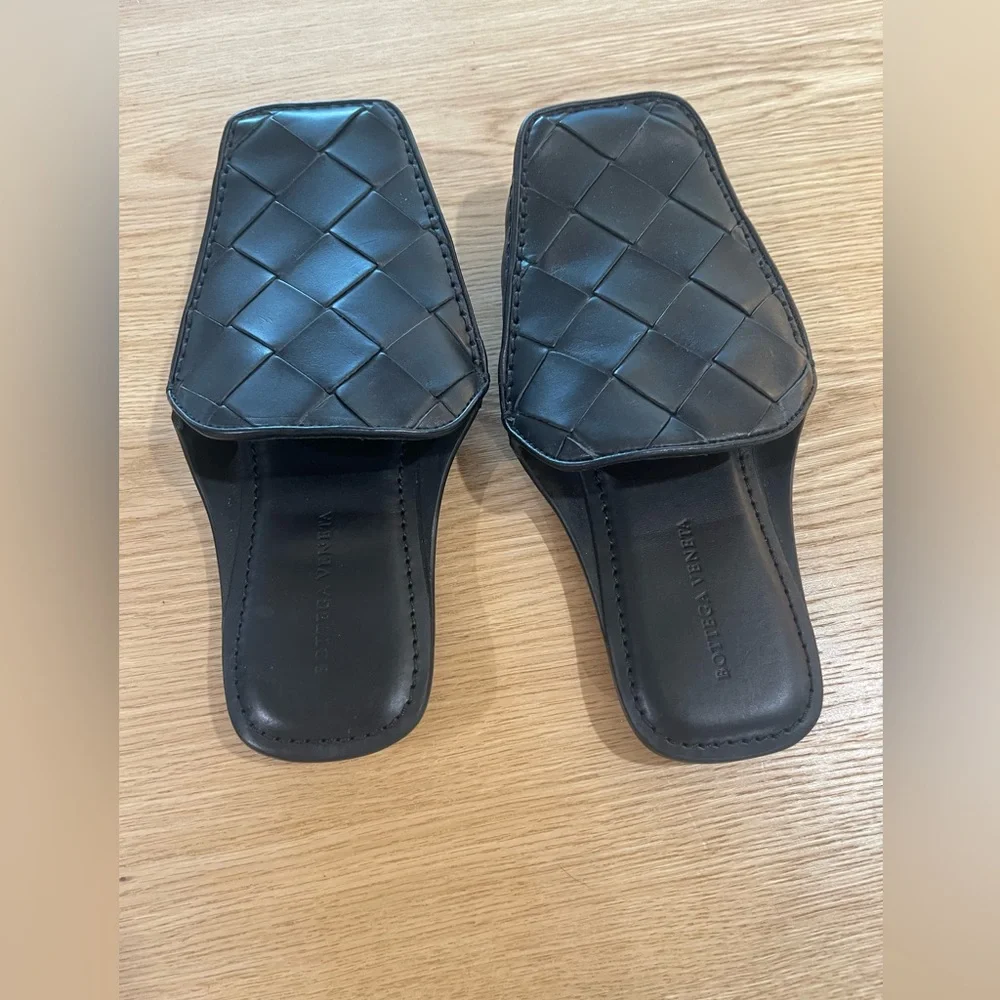 BOTTEGA VENETA Nappa Maxi Intercciato Flat Mules - Size 38.5 - Picture 7 of 7